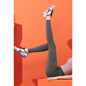 XEXYMIX Cella V-up 3D Dust Green Leggings  3D剪裁暗綠色收腹運動褲 (網站限定, 只限郵寄) 